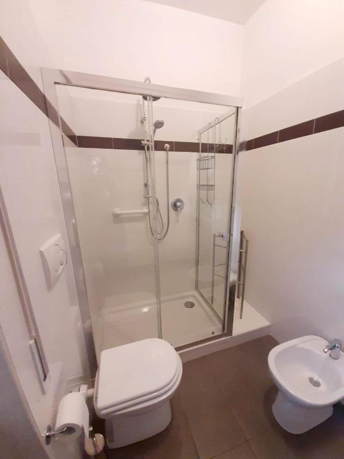 Cornelia Idi Gemelli, Chicca Metro Apartamento Roma