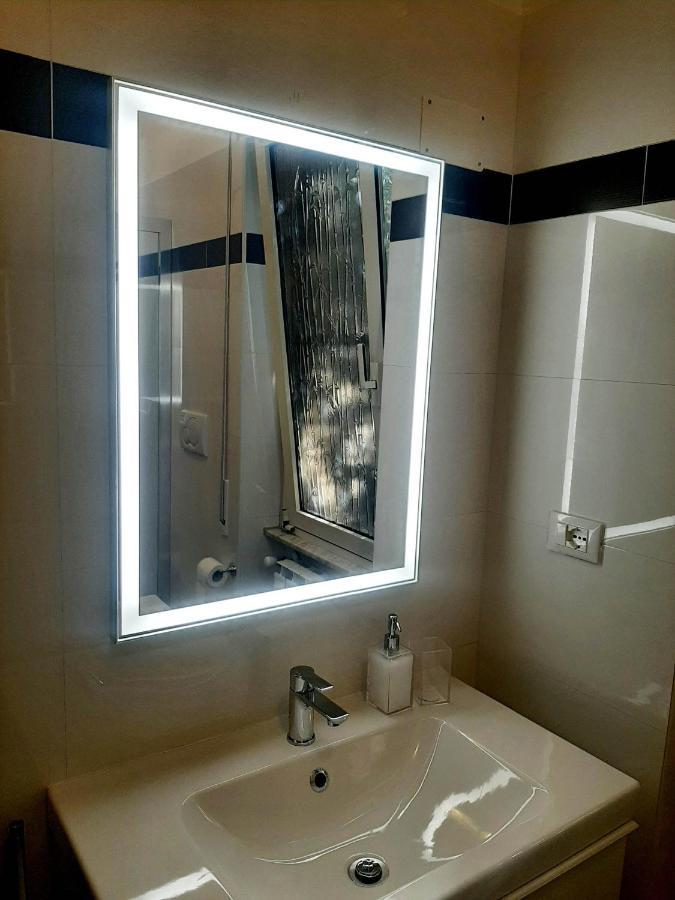 Cornelia Idi Gemelli, Chicca Metro Apartamento Roma