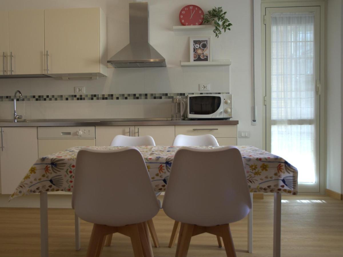 Cornelia Idi Gemelli, Chicca Metro Apartamento