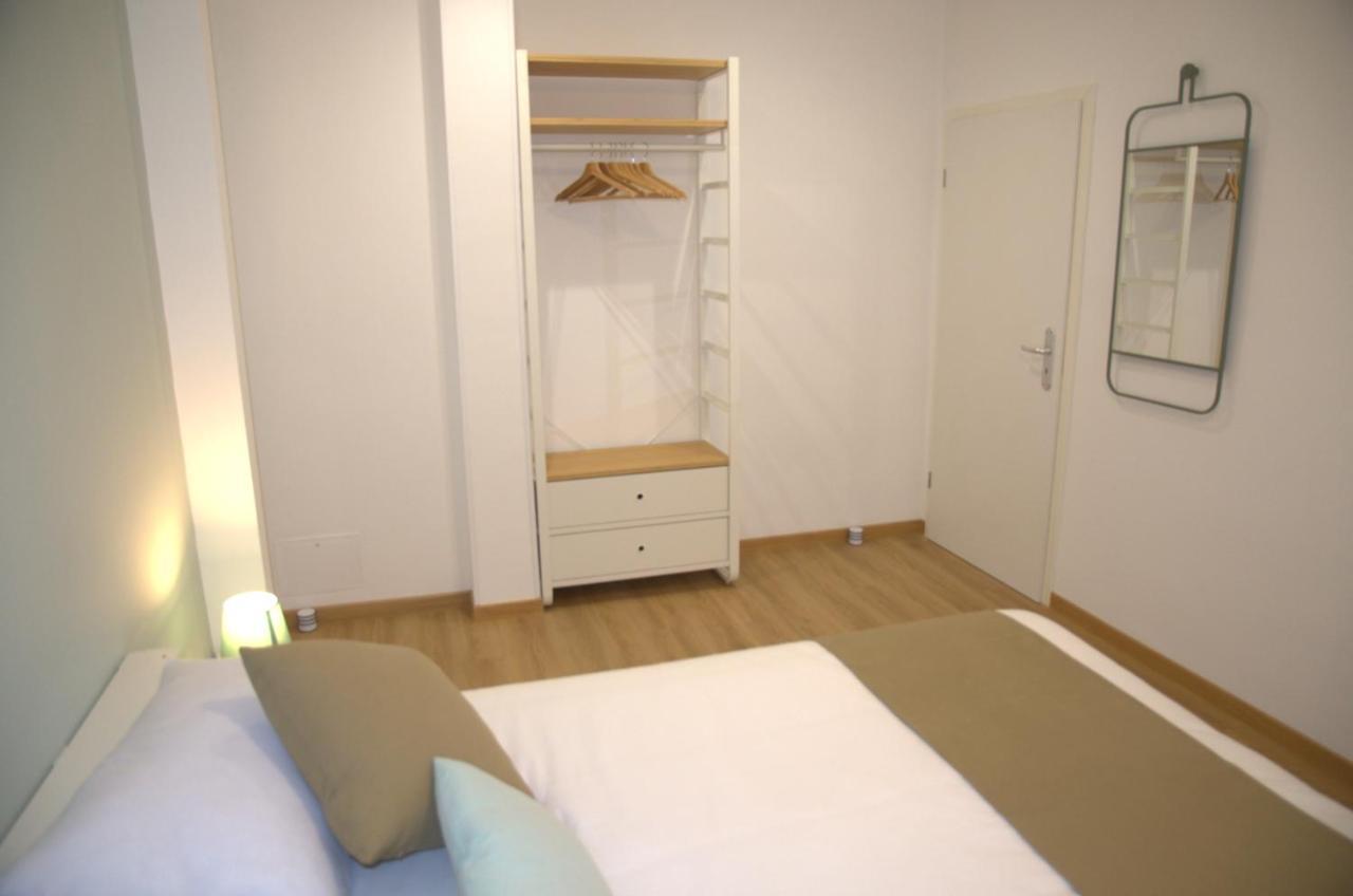 Cornelia Idi Gemelli, Chicca Metro Apartamento *